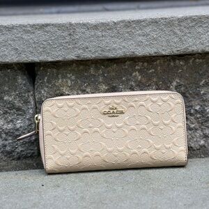 Authentic COACH Debossed Zip Around Wallet NWT